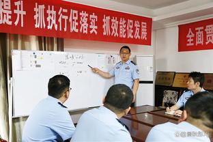 对判罚不满！C罗赛后很生气！离场时怒喷场边第四官员！